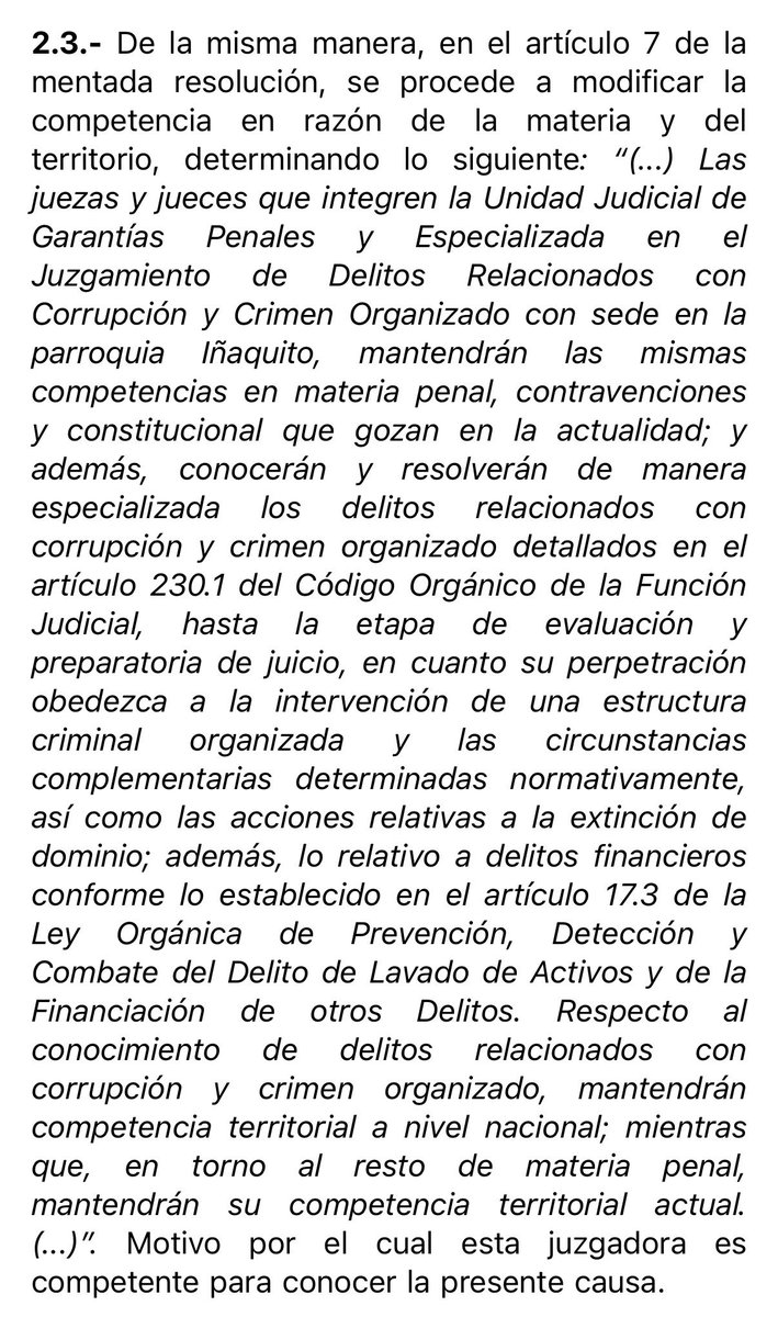marsshmelow's tweet photo. 🔴Hace un momento, una jueza penal de fuero ordinario avocó conocimiento de una causa que se tramitaba ante las dependencias especializadas en corrupción y crimen organizado que fueron eliminadas. 

En medio de esta “reorganización”, me preocupa que la competencia se dé por sentada mediante una simple reproducción de la Resolución 187-2026 del @CJudicaturaEc, sin explicar por qué corresponde a esta jueza conocer esta causa y celebrar esta audiencia.

Me mantengo, además, en la ilegalidad de esa resolución, sumado a que su sola invocación no puede cerrar la discusión sobre la competencia. Los jueces deben justificarla a la luz de la Constitución, la ley y las circunstancias procesales concretas de cada causa.

He esperado esta audiencia durante mucho tiempo. Está en juego la libertad de mi clienta, así que mi preocupación no es abstracta. 

Mañana exigiremos que la audiencia se celebre con todas las garantías y que una eventual decisión favorable tenga una base procesal sólida, capaz de resistir un cuestionamiento de nulidad posterior sobre la competencia… 

Es preocupante tener que pensar en cómo proteger la eficacia de una decisión antes incluso de poder discutir el fondo de lo que nos convoca.