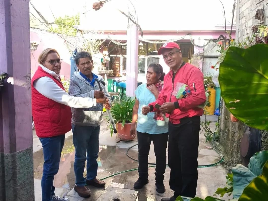 VICTORG34518098's tweet photo. Seguimos recorriendo las calles de Tlalnepantla y, en esta ocasión, visitamos la colonia Sta.Maria Tlayacampa para escuchar de primera mano las necesidades, inquietudes y propuestas de las y los vecinos,apoyamos con nuestro programa de bastones CNC  gratuitos y entregamos 👓 https://t.co/PIgm3yQduU
