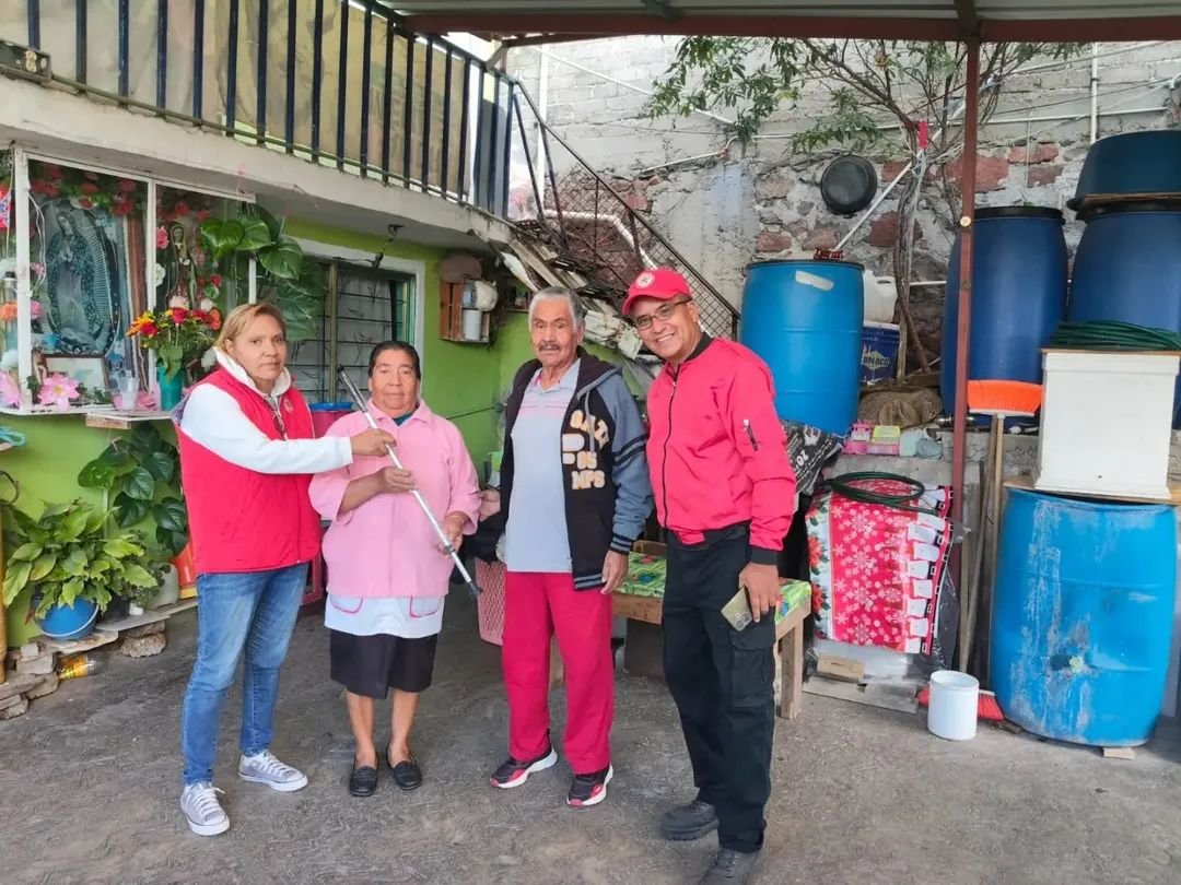VICTORG34518098's tweet photo. Seguimos recorriendo las calles de Tlalnepantla y, en esta ocasión, visitamos la colonia Sta.Maria Tlayacampa para escuchar de primera mano las necesidades, inquietudes y propuestas de las y los vecinos,apoyamos con nuestro programa de bastones CNC  gratuitos y entregamos 👓 https://t.co/PIgm3yQduU