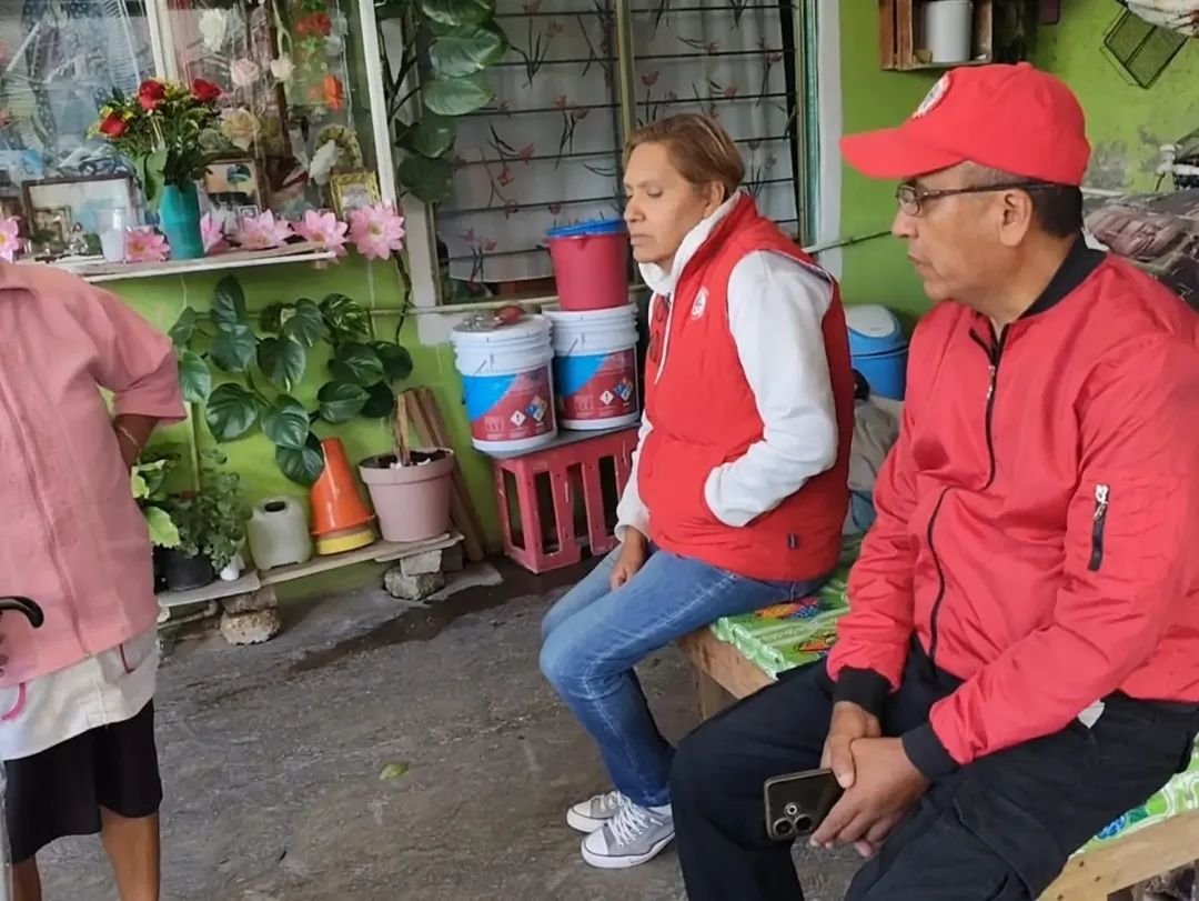 VICTORG34518098's tweet photo. Seguimos recorriendo las calles de Tlalnepantla y, en esta ocasión, visitamos la colonia Sta.Maria Tlayacampa para escuchar de primera mano las necesidades, inquietudes y propuestas de las y los vecinos,apoyamos con nuestro programa de bastones CNC  gratuitos y entregamos 👓 https://t.co/PIgm3yQduU