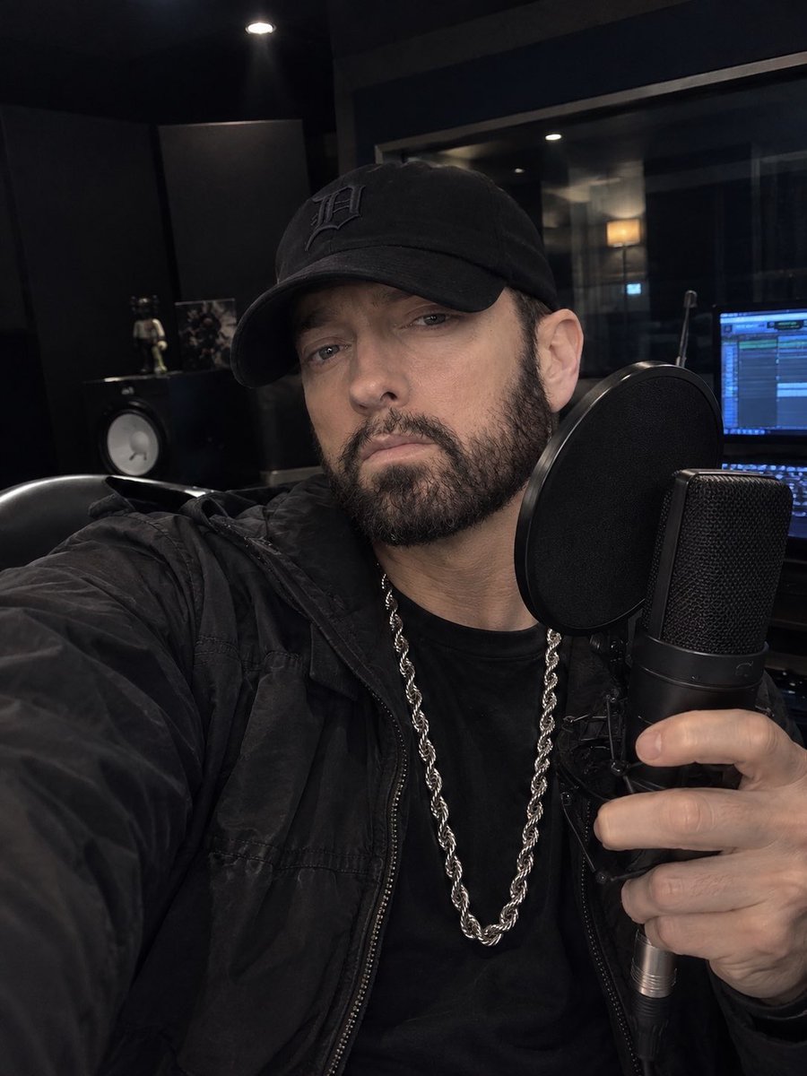 Mmather014's tweet photo. Which time this appears on your screen...20:27pm here  #Eminem #Detroit https://t.co/UshIYzTXnC