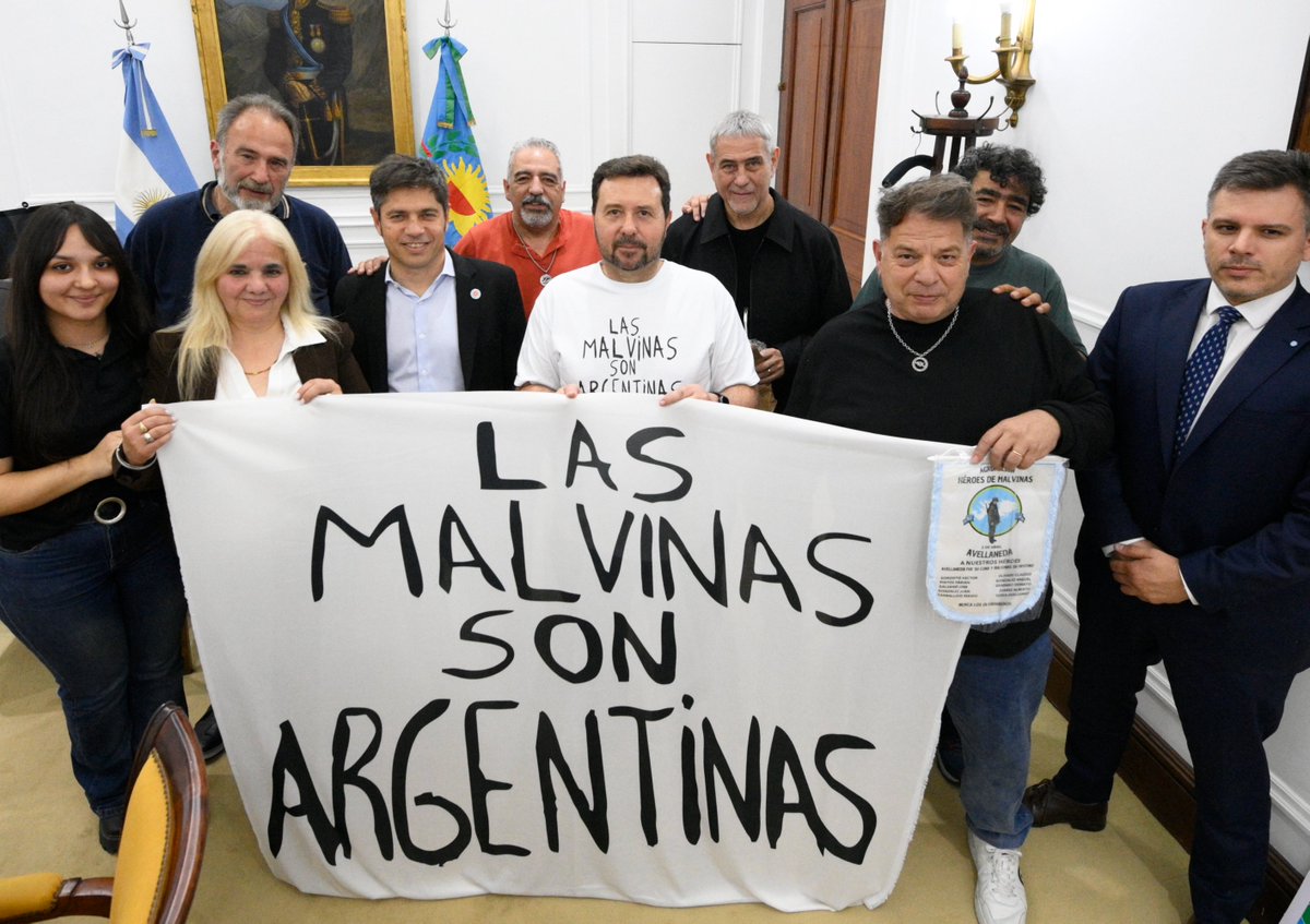 Kicillofok's tweet photo. Recibimos con mucho orgullo a la Confederación de Veteranos de Malvinas, la Federación Bonaerense de Veteranos de Guerra, la Agrupación 2 de Abril de Avellaneda y agrupaciones de familiares e hijos de veteranos de Malvinas.

Durante la reunión conversamos sobre la ley aprobada en la Cámara de Diputados de la Provincia que modifica el régimen jubilatorio de los veteranos y que implica un reconocimiento histórico de sus derechos.

También charlamos sobre la importancia de su rol en las escuelas y acordamos una agenda de trabajo conjunta para analizar, entre otros proyectos, la creación de un registro de los museos sobre Malvinas que existen en la PBA.

Desde la Provincia de Buenos Aires reconocemos y honramos a nuestros héroes y mantenemos bien alta nuestra bandera: ¡Las Malvinas fueron, son y serán argentinas! 🇦🇷