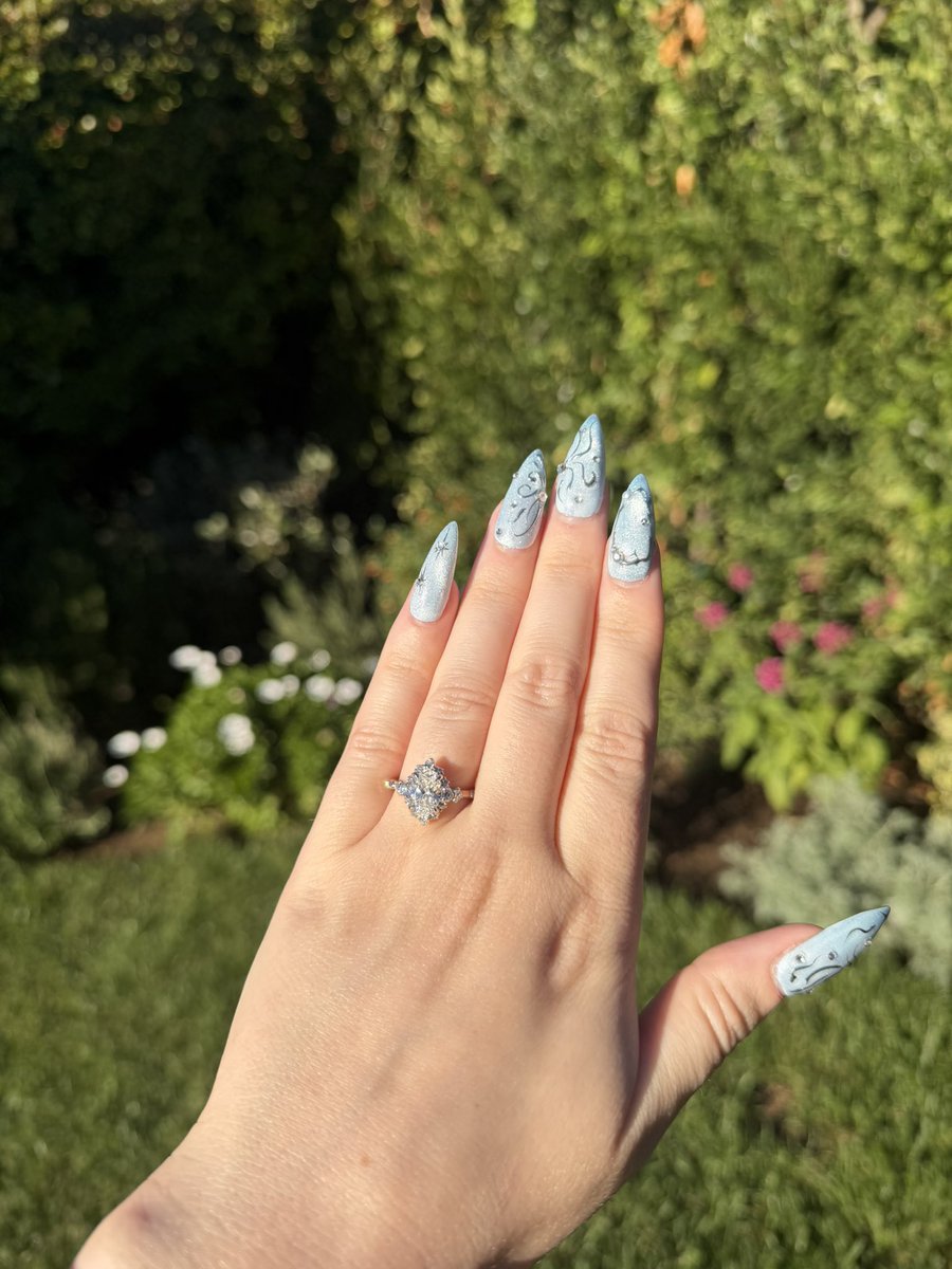 geeeidk's tweet photo. I said yes!!!!!!!!!!! https://t.co/U1CHPBynPJ