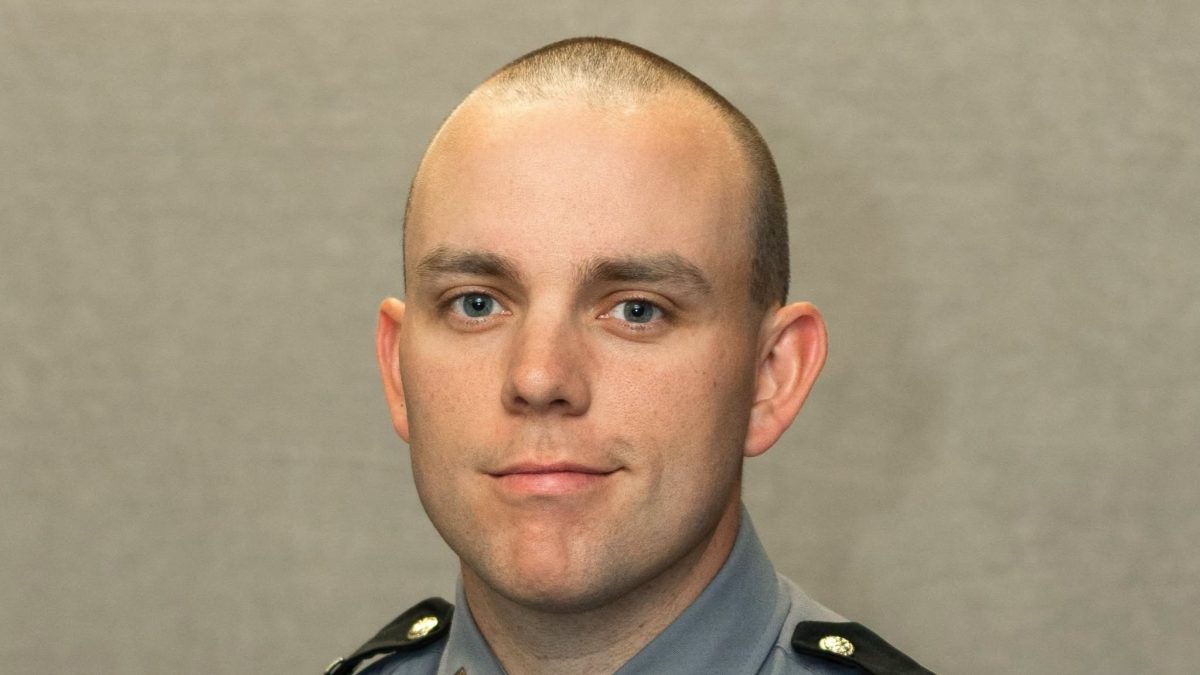 Kentuckygirl1's tweet photo. KSP Trooper Hayden Phillips was murdered on I-65 today, doing his job.

He was a husband and a dad to three. 

He's the first Kentucky trooper killed in the line of duty since 2015.

Thank you, LMPD, for catching the suspect fast. Now we need every charge and no shortcuts.

Pray for his family. Rest easy, Trooper.