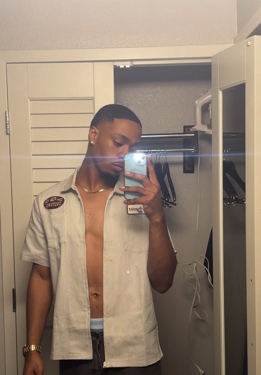 LoverboyzXO's tweet photo. Where Da fine shit at🧐
#nsfwtwtًً  #Blk #philly https://t.co/brAGcj4WBe
