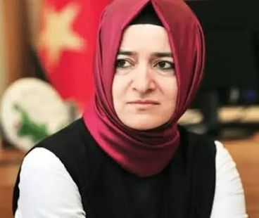 Liyo_Yonmi's tweet photo. Türbana zulüm var diye ağlaya ağlaya geldiler, vatandaşı soya soya gidiyorlar..
#battık https://t.co/oSQehoNI27