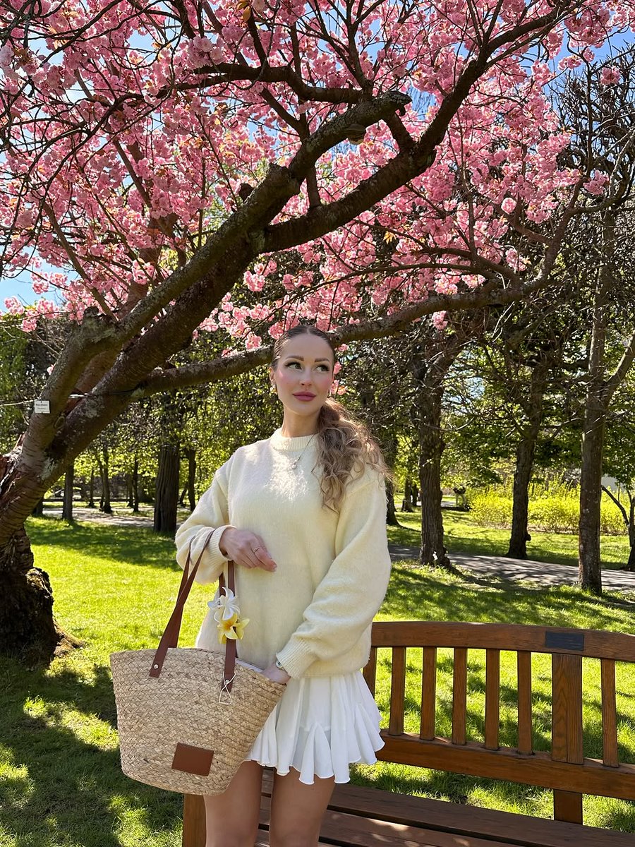 endzel_de7b's tweet photo. So excited about the coming spring 😍🩷🌸💅🏼

Spring vibes, pink, butter yellow, cute, lovely, fashion, style, ootd https://t.co/ZmRPNNdomA