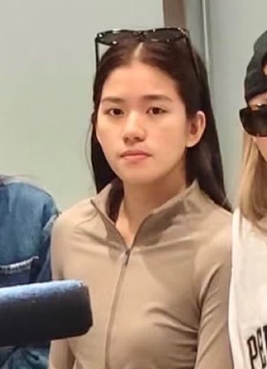 jenbossbish's tweet photo. parang same lang https://t.co/dkkeOBQ22t