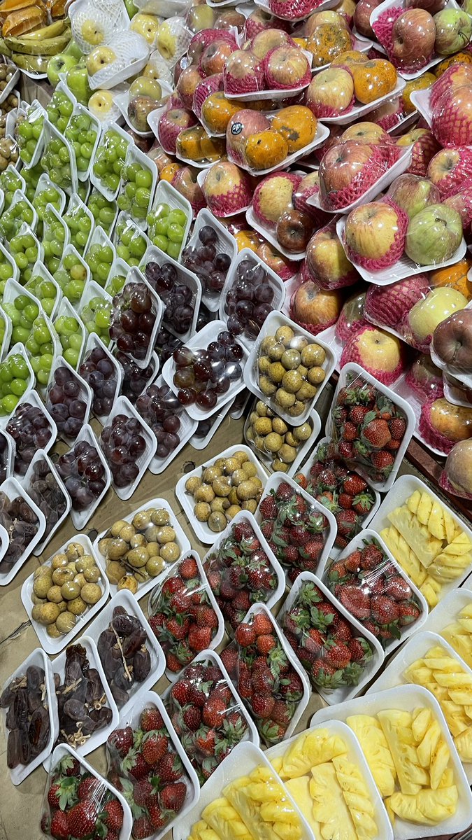madebyshunda's tweet photo. kemarin aku beli buah serba 10rb wkwkwk☺️🤏🏻 https://t.co/FDlbrAR757