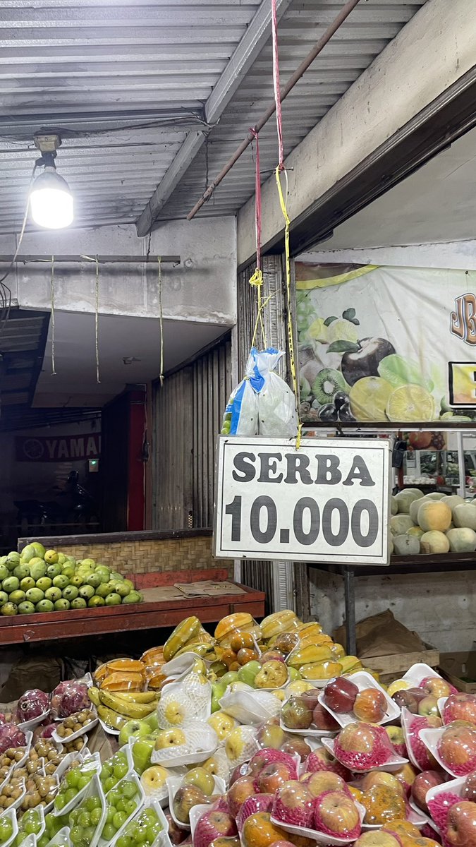 madebyshunda's tweet photo. kemarin aku beli buah serba 10rb wkwkwk☺️🤏🏻 https://t.co/FDlbrAR757
