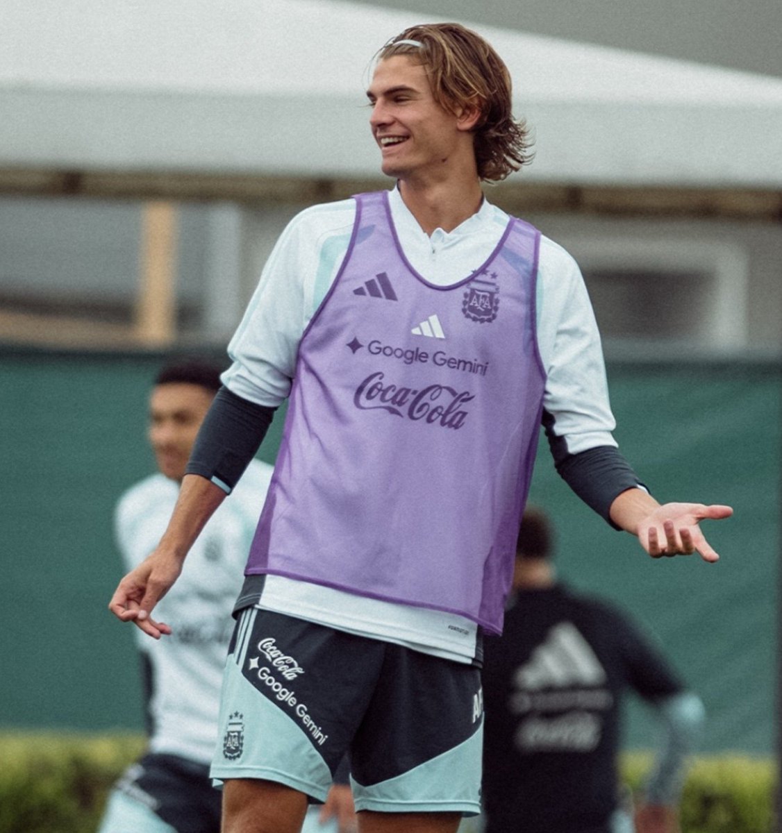 leooleii's tweet photo. que belleza la del principe de argentina, t amo nico paz https://t.co/us6nn1ywdx