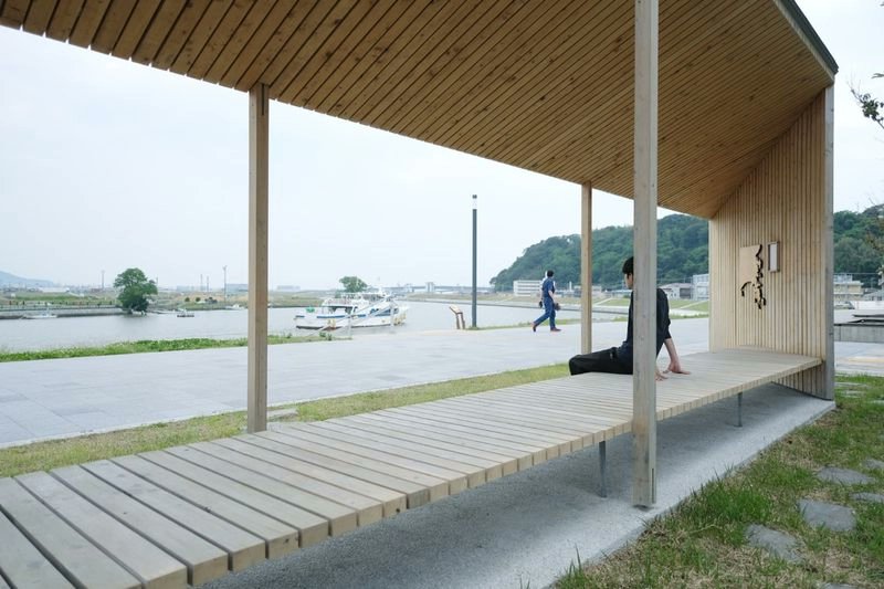 tecture1's tweet photo. 【川と街をつなぐ堤防の上の東屋｜A pavilion on an embankment that connects the city to the river】

石巻の東屋 / 萬代基介建築設計事務所

詳しい設計背景や、より多くの画像はリンクから▼▼▼ 
https://t.co/N1micPzBI7 

#TECTUREMAG過去記事 
#TECTUREMAGDIGOUT 

Photographs: Mandai Architects