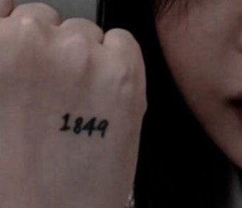 jingeurideul's tweet photo. i really wanna know what was shuhua's thought process when she posted this . was she giggling kicking her feet ?? was she scared ?? or did she not give a fuck at all whsjahsnKsjsjsj https://t.co/7h98b98UoV