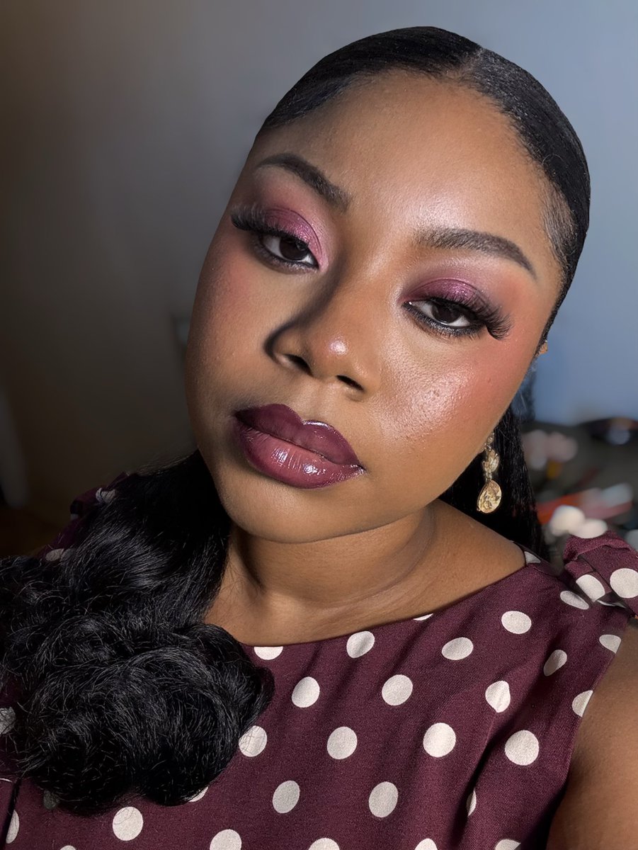 soma_obi's tweet photo. Another bangerrr💋 #makeuplooks https://t.co/WQ1GfXdrJ7