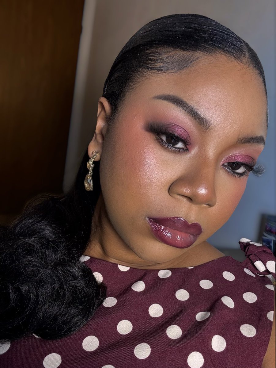 soma_obi's tweet photo. Another bangerrr💋 #makeuplooks https://t.co/WQ1GfXdrJ7