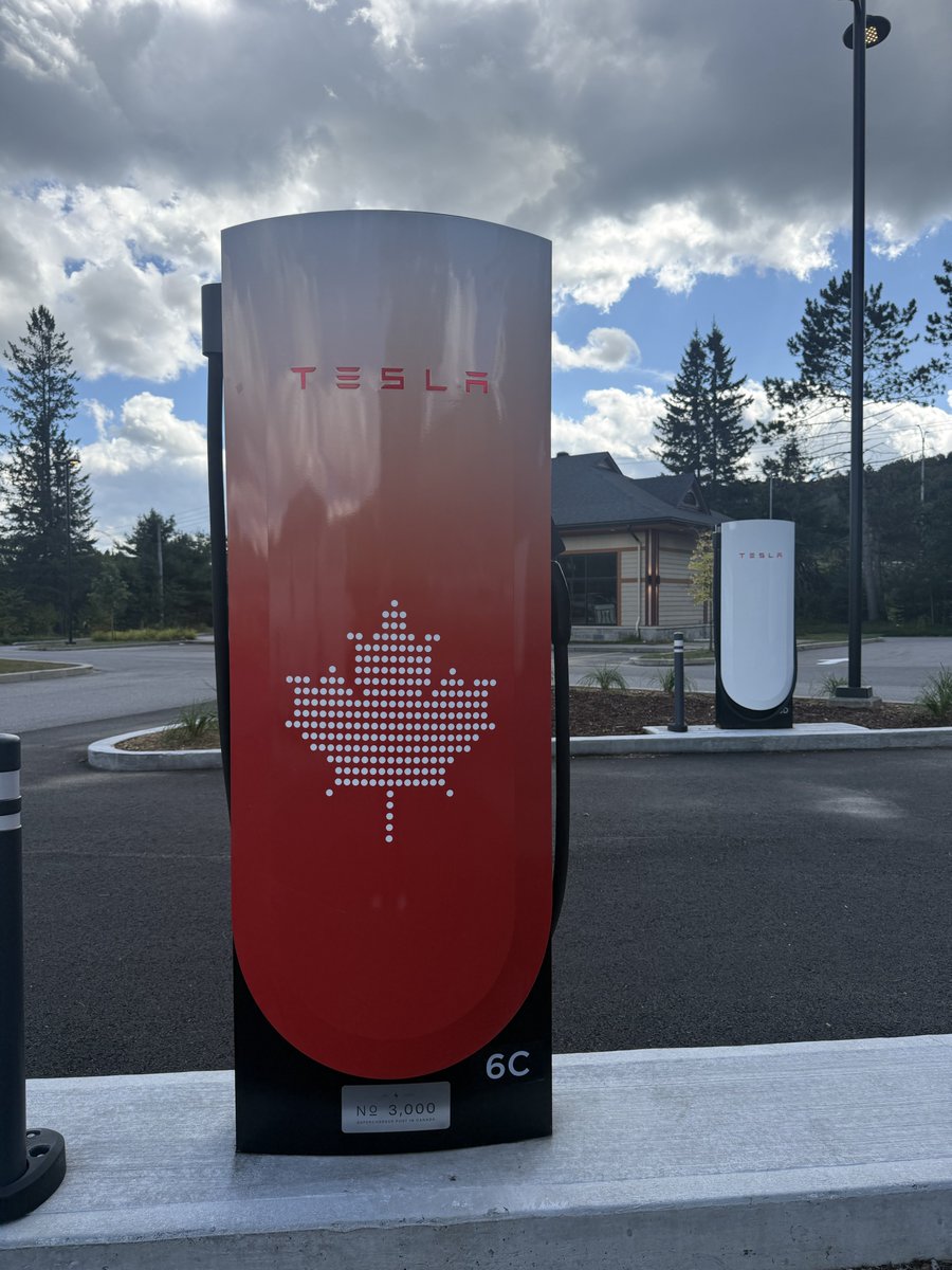 SawyerMerritt's tweet photo. Tesla has installed its 3,000th Supercharger in Canada, and it has a special design. https://t.co/9nCmouOWru