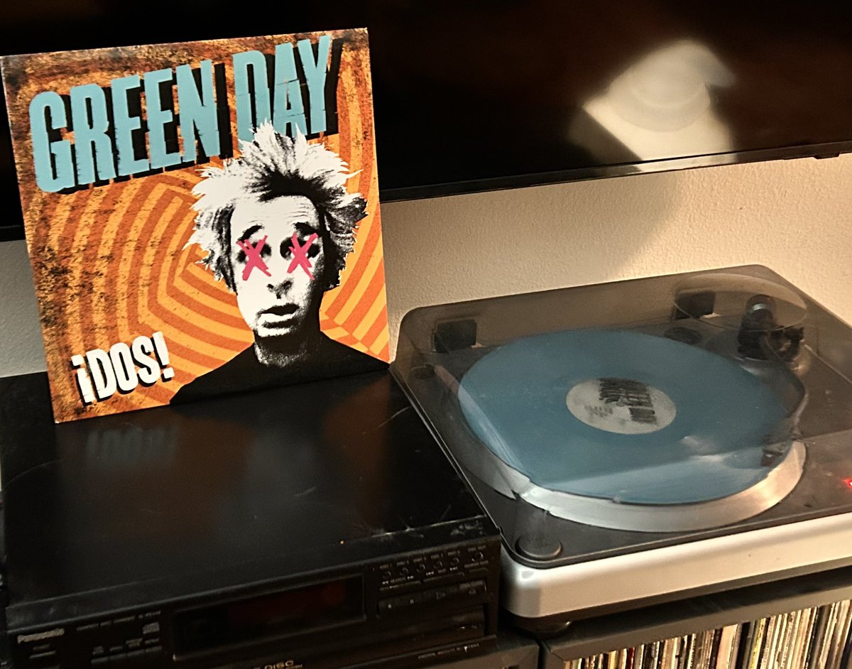 DailyTurntable's tweet photo. Day 271 - Spinning at Daily Turntable, @GreenDay - ¡Dos! The second installment in the band's album trilogy: ¡Uno! ¡Dos! ¡Tré!. The album contains 13 tracks and features a heavy sonic influence from their garage rock side project, Foxboro Hot Tubs. https://t.co/UsWsJcgAtH