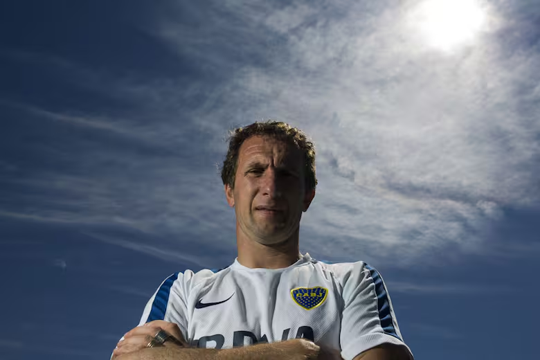 BocaArchivo's tweet photo. "Quiero que Boca tenga la agresividad que yo tenía como jugador: mi equipo se debe vaciar dentro de la cancha.  

Acá tenes que correr y meter, y cuando hay que jugar, hacerlo bien. Porque la diferencia la hacen los buenos jugadores y los buenos equipos.  

Lo que no puede ver el hincha de Boca es un equipo sin intensidad. Que no tenga hambre de dar vuelta un partido, de pelear cosas. Eso no debe verlo el hincha de Boca. Después podes ganar o no, pero en noventa minutos los hinchas deben sentir que los jugadores se están rompiendo el alma por ellos". [La Nación, 2014]