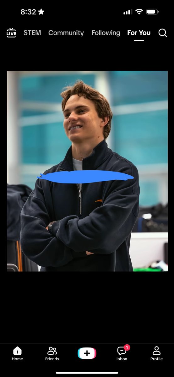 zedtheepia's tweet photo. DOES ANYONE KNOW WHERE I CAN FIND THIS PHOTOT WITHOUT THE BLUE LINE IN THE MIDDLE. he looks so good i can’t #oscarpiastri https://t.co/WPr5lxdgw0
