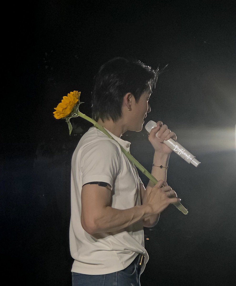 dinowtawlek's tweet photo. เจ้าดอกทานตะวันของฉัน🌻🌻🌻
@TOTOGABACK
#ฉันไม่รู้จักชื่อดอกไม้แต่จะหามาให้เธอ
#ออฟโรด #offroad_ktp
#OFFROAD https://t.co/g6SbzXHUZq