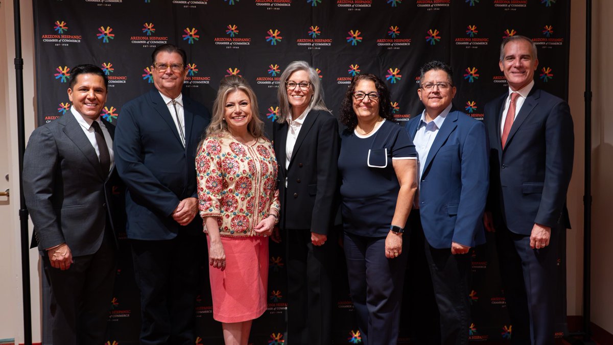 GovernorHobbs's tweet photo. Arizona’s Latino entrepreneurs are driving our economy forward. At AZHCC’s 30th Annual DATOS event, we focused on building an economy where everybody has the opportunity to thrive. https://t.co/s9rWmrpmM6
