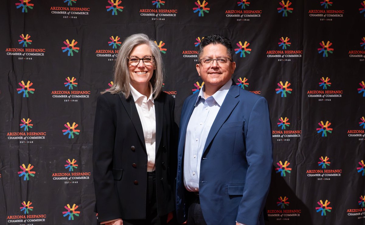 GovernorHobbs's tweet photo. Arizona’s Latino entrepreneurs are driving our economy forward. At AZHCC’s 30th Annual DATOS event, we focused on building an economy where everybody has the opportunity to thrive. https://t.co/s9rWmrpmM6