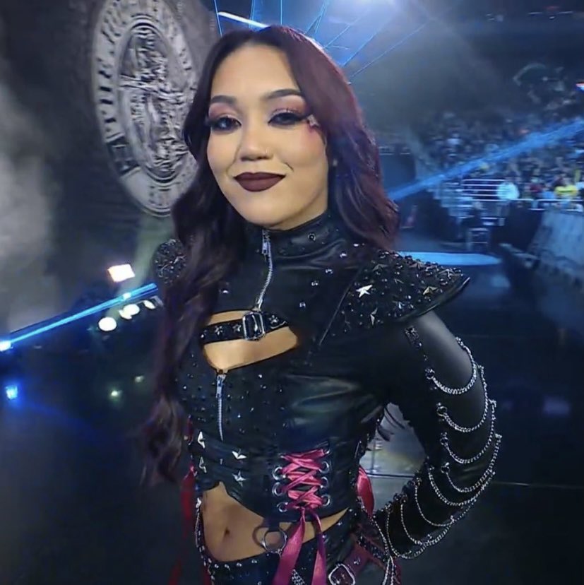 LegendKillerRox's tweet photo. our next mitb winner! 💰☆

@roxanne_wwe | #WWERaw https://t.co/YyUurLkv3H