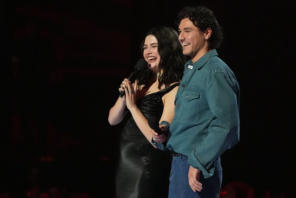ellabrightbra's tweet photo. Ella Bright e Belmont Cameli lindíssimos no #VMAs, que aconteceu ontem (27), em LA. 

+90 fotos: https://t.co/wsEqwXCe1V https://t.co/OGRr4YaHFi