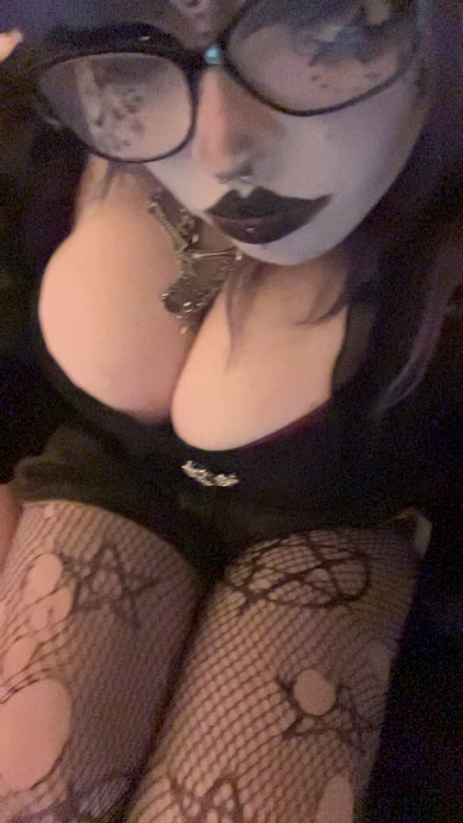 kittydumbdog's tweet photo. and i could be someone’s perfect puppy :((( and if im not js make me smoke until i can’t say anything!! 
#puppygirl #daddydom #ddlg #ageplay #puppyplay #drugplay #cnc #dmme #dmopen #roleplaykink #maskkink #oldermen #daddysgirl https://t.co/bCqSLSw7pR