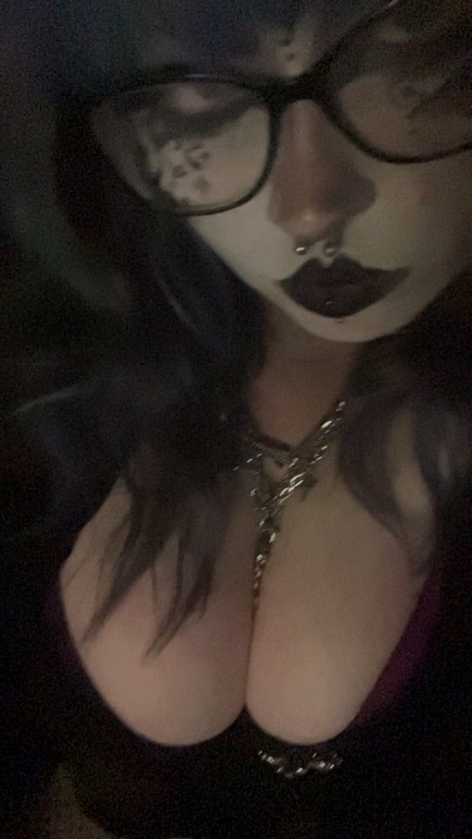 kittydumbdog's tweet photo. and i could be someone’s perfect puppy :((( and if im not js make me smoke until i can’t say anything!! 
#puppygirl #daddydom #ddlg #ageplay #puppyplay #drugplay #cnc #dmme #dmopen #roleplaykink #maskkink #oldermen #daddysgirl https://t.co/bCqSLSw7pR