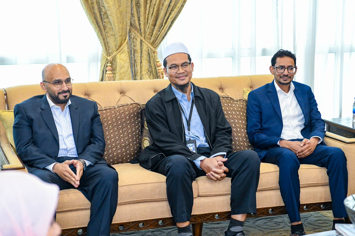 MohdShukriYajid's tweet photo. Welcomed Mr Yazeed Al-Otaibi, President of the Saudi Society of Cardiovascular Technologists, the Malaysian Society of Cardiovascular Technologists (MSCVT), and their entourage to @MSUMalaysia.

The visit provided a valuable platform to exchange perspectives on cardiovascular healthcare, professional education and the development of future-ready healthcare talent. We look forward to exploring meaningful avenues for academic and professional collaboration that can contribute towards advancing healthcare excellence internationally.

Such engagements strengthen MSU’s commitment to building impactful global partnerships that connect education, professional practice and innovation for the betterment of communities.
