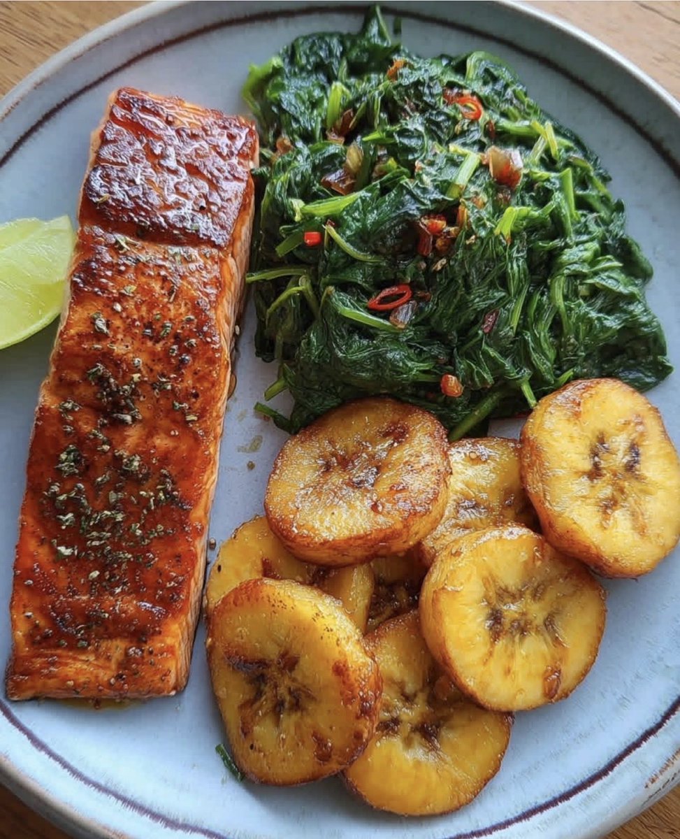 FoodPleaser's tweet photo. Salmon Dinner. Eat or Pass? https://t.co/gfQBSSmT43