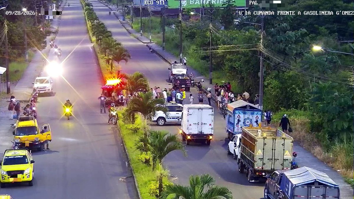 ECU911Austro's tweet photo. 📍#Palora | A las 18:06, a través de la #LíneaÚnicaParaEmergencias 9-1-1 se reportó un siniestro de tránsito en las inmediaciones de la gasolinera de Palora, que dejó una persona herida.
🚨 Desde el #ECU911 se coordinó la atención con @PoliciaEcuador y el Cuerpo de Bomberos de Palora, cuyos equipos acudieron al lugar para brindar asistencia a la persona afectada.
📸 Se brindó soporte visual con #videovigilanciaECU911