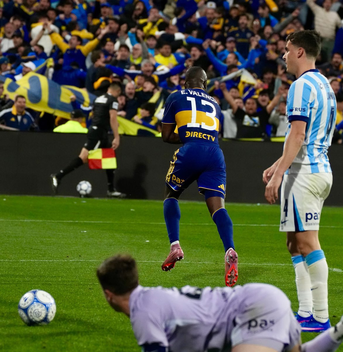 BocaPasionTotal's tweet photo. 🎙️ #LaInfoDeBoca @PampaAranda en #BOCAPASIONTOTAL 👈🏻
Anoche dio muchas ventajas y errores en defensa , lamentablemente #Brey tuvo responsabilidad en el primer gol de Racing en el ST otro gol de pelota detenida 
@la810radio👉🏻👉🏻 https://t.co/JZp5S6mxQE