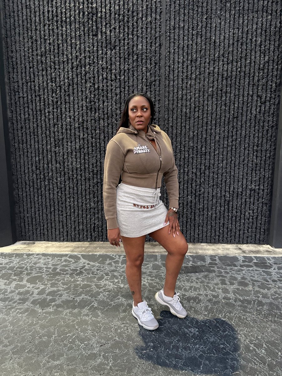 amaredynasty's tweet photo. I created Amare Dynasty for women who are tired of overthinking what to wear.

Put it on. Feel good. Keep moving.

Getting dressed should make life easier—not more overwhelming.

Shop: https://t.co/ay5xA8FWfY

#AmareDynasty #StillBecoming https://t.co/kfPSxY1odU