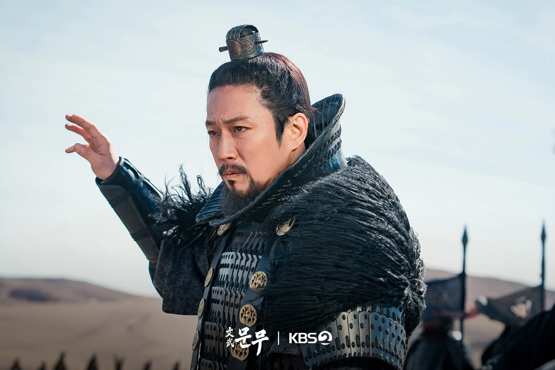 KBS_drama's tweet photo. [📸]

고구려의 전쟁 영웅에서 권력자로
삼국의 판도를 뒤흔드는 연개소문 장혁🔥

🏹 600년간 이어진 전쟁과 삼국 내부의 격변 속에서 승리를 위해 모든 것을 건 지도자들의 이야기를 그린 드라마

KBS 2TV 대하드라마 [문무]
11월 첫 방송

#KBS #문무 #이현욱 #장혁 #김강우 #박성웅 https://t.co/Cj1VTqToDb