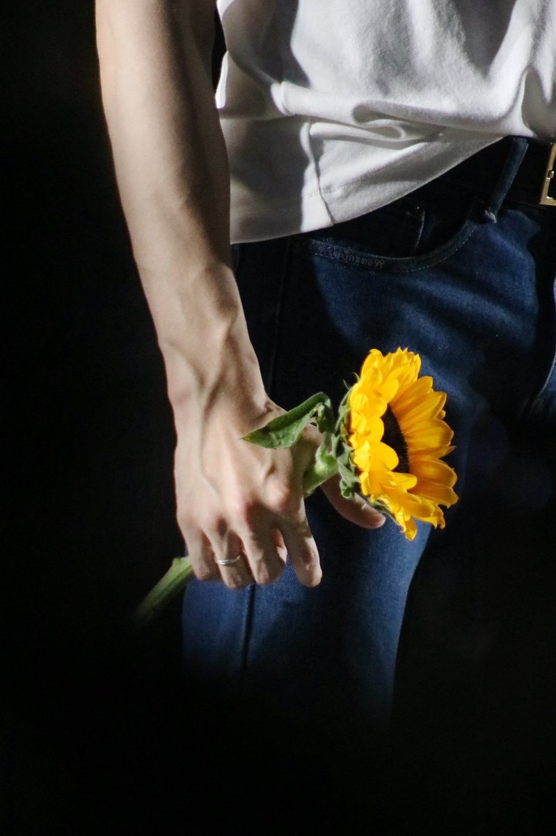 dinowtawlek's tweet photo. ฉันไม่รู้จักชื่อดอกไม้ (แต่จะหามาให้เธอ)-OFFROAD KANTAPON🌻🌻
🔗https://t.co/JaGF7bQRhs
#offroad_ktp #OFFROAD
#ออฟโรด
#ฉันไม่รู้จักชื่อดอกไม้แต่จะหามาให้เธอ
@TOTOGABACK https://t.co/qtgIee6cHA