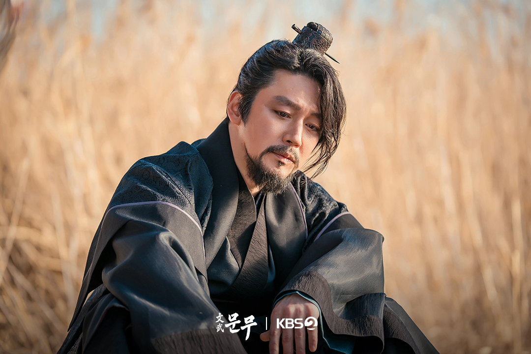 KBS_drama's tweet photo. [📸]

고구려의 전쟁 영웅에서 권력자로
삼국의 판도를 뒤흔드는 연개소문 장혁🔥

🏹 600년간 이어진 전쟁과 삼국 내부의 격변 속에서 승리를 위해 모든 것을 건 지도자들의 이야기를 그린 드라마

KBS 2TV 대하드라마 [문무]
11월 첫 방송

#KBS #문무 #이현욱 #장혁 #김강우 #박성웅 https://t.co/Cj1VTqToDb
