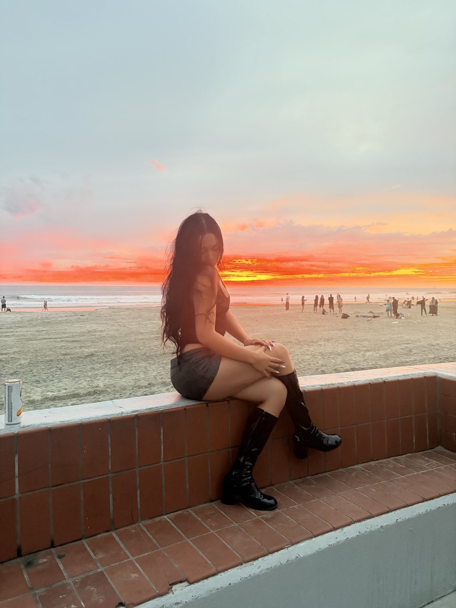 pickles420hmj's tweet photo. Golden hour ❤️❤️ https://t.co/3SDQKKIUD7
