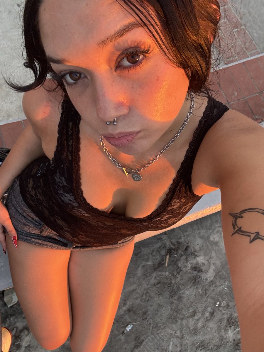 pickles420hmj's tweet photo. Golden hour ❤️❤️ https://t.co/3SDQKKIUD7