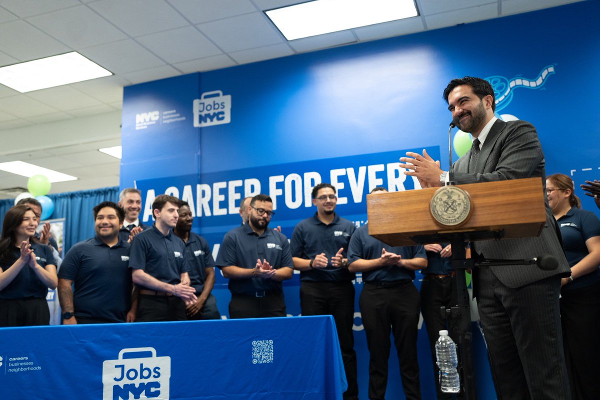 NYCMayor's tweet photo. Today, we opened the Jobs NYC Center at 2 Lafayette Street — a walk-in hub where New Yorkers can find city job opportunities, get application support, and connect with hiring agencies.

The work has already begun: 17 new NYC Business Express Service Team (BEST) members were sworn in today and will soon help small businesses cut through red tape.

Walk-in services will begin October 5. Drop by, we’d love to see you.