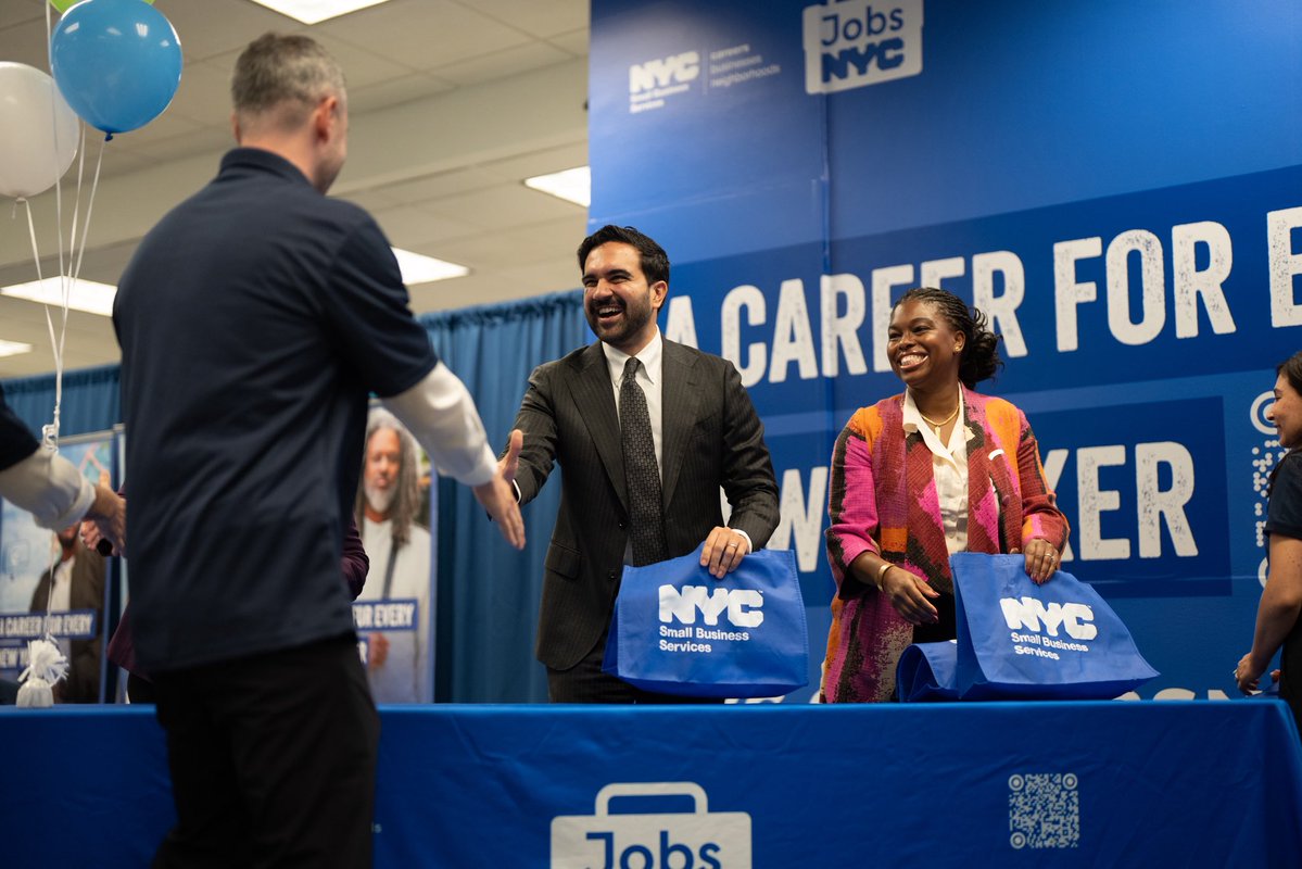 NYCMayor's tweet photo. Today, we opened the Jobs NYC Center at 2 Lafayette Street — a walk-in hub where New Yorkers can find city job opportunities, get application support, and connect with hiring agencies.

The work has already begun: 17 new NYC Business Express Service Team (BEST) members were sworn in today and will soon help small businesses cut through red tape.

Walk-in services will begin October 5. Drop by, we’d love to see you.