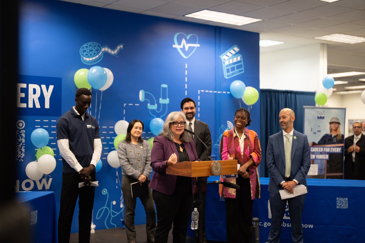 NYCMayor's tweet photo. Today, we opened the Jobs NYC Center at 2 Lafayette Street — a walk-in hub where New Yorkers can find city job opportunities, get application support, and connect with hiring agencies.

The work has already begun: 17 new NYC Business Express Service Team (BEST) members were sworn in today and will soon help small businesses cut through red tape.

Walk-in services will begin October 5. Drop by, we’d love to see you.