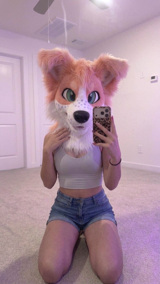 bellaxfluff's tweet photo. Should i kneel down for you as well? ^^

#furryfandom #furrycommunity #furry #yiff #mursuiter #fursuiter https://t.co/IJwERfu2LW