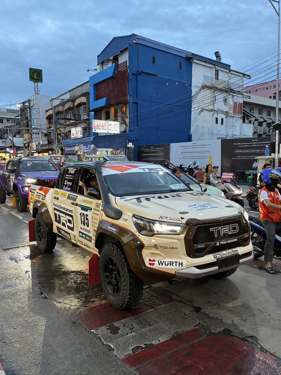 GEOLANDAR_JP's tweet photo. AXCR2026 ジオランダー装着車
Tras POWER135 TRD HILUX 様
車輛:TOYOTA Hilux
装着タイヤ:GEOLANDAR M/T G003
サイズ:LT245/75R17 121/118Q
#YOKOHAMA #ヨコハマタイヤ #ジオランダー #GEOLANDAR #AXCR #TOYOTA #HILUX #TRAS #Nitta選手 #135号車 https://t.co/towRuOvmXQ