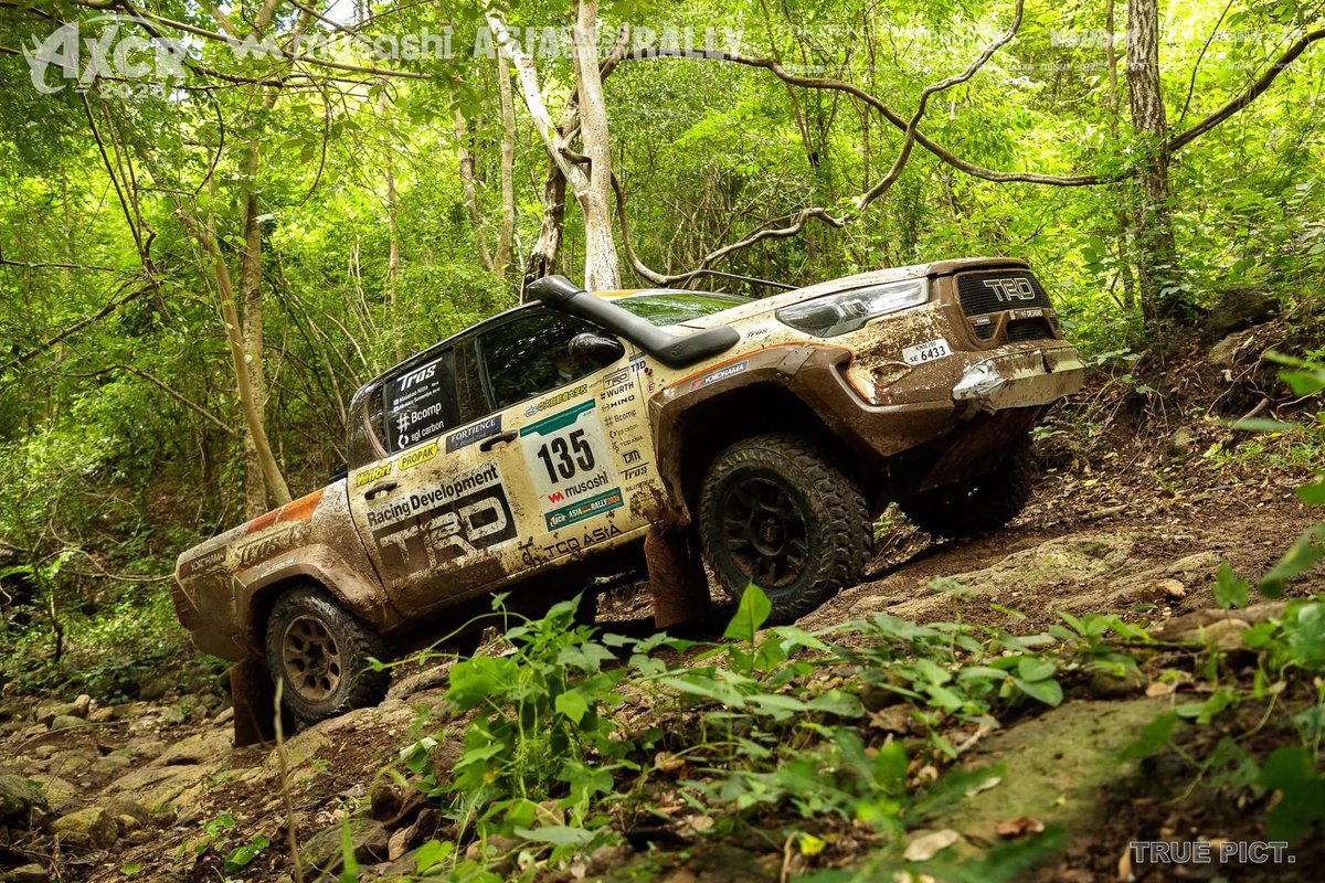 GEOLANDAR_JP's tweet photo. AXCR2026 ジオランダー装着車
Tras POWER135 TRD HILUX 様
車輛:TOYOTA Hilux
装着タイヤ:GEOLANDAR M/T G003
サイズ:LT245/75R17 121/118Q
#YOKOHAMA #ヨコハマタイヤ #ジオランダー #GEOLANDAR #AXCR #TOYOTA #HILUX #TRAS #Nitta選手 #135号車 https://t.co/towRuOvmXQ