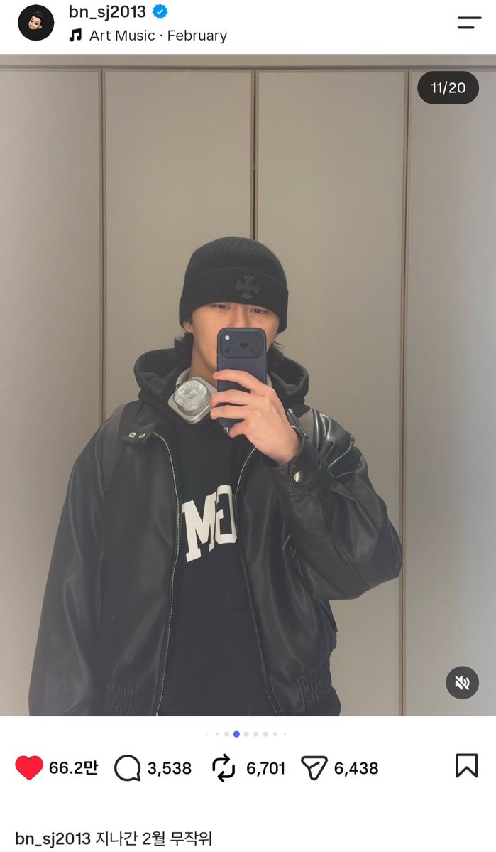 LEMMY_LOVE_BTS7's tweet photo. 태형이가 처음 검정색 낫싱 헤드폰 착용하고 사진 찍혔을때 서주니 형님도 같은 검정색 낫싱 헤드폰 착용하고 러닝인가 했었던 기억이 나는데 2월엔 실버도 사용하셨었네ㅋㅋ 저때 이미 태형이 앰버서더는 얘기가 된거겠지?태형이가 선물한건가ㅋㅋ암튼 너무 좋아죽겠네😍

NOTHING GLOBAL AMBASSADOR V
TAEHYUNG FOR NOTHING
#TAEHYUNGxNOTHING
#VxNOTHING