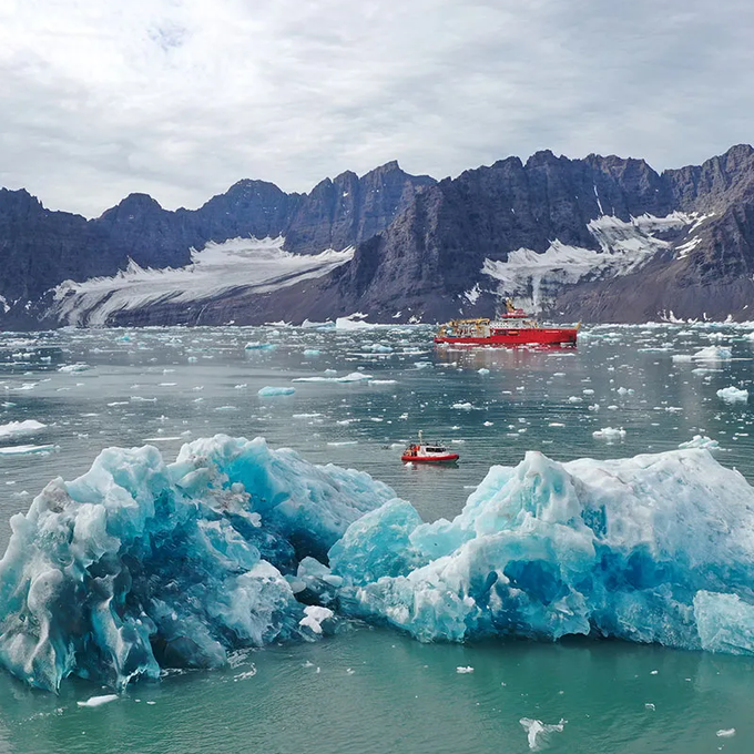 Laura318US's tweet photo. Scientists Sent Robots Into Greenland’s Ice

In 2026, scientists sent a fleet of robots to Greenland to study melting glaciers. The data could help predict how melting ice may affect the ocean and climate https://t.co/lciI9DJOiz