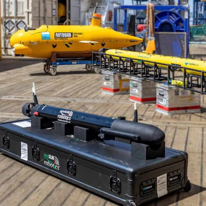 Laura318US's tweet photo. Scientists Sent Robots Into Greenland’s Ice

In 2026, scientists sent a fleet of robots to Greenland to study melting glaciers. The data could help predict how melting ice may affect the ocean and climate https://t.co/lciI9DJOiz