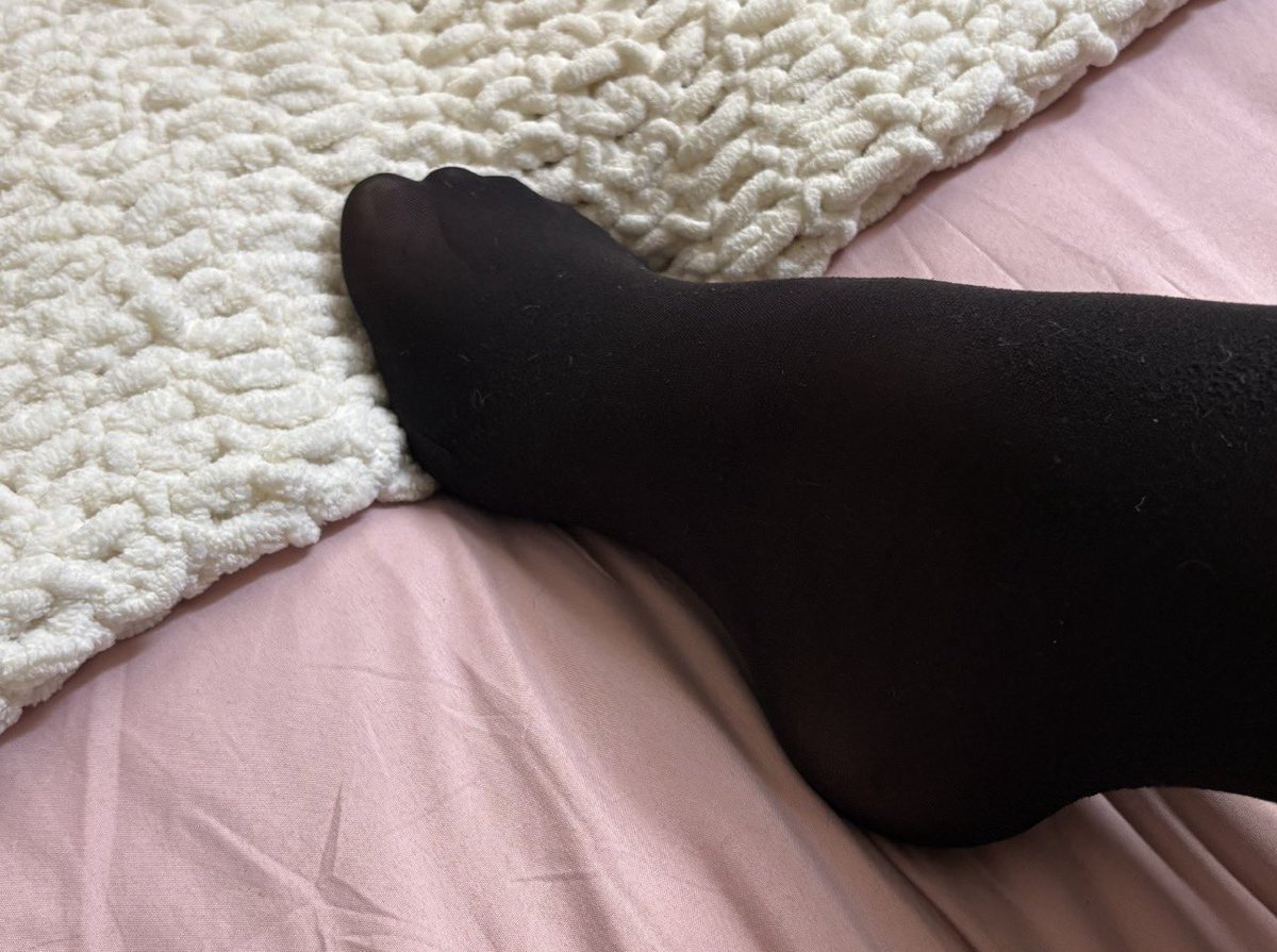 SoftStarSub's tweet photo. Do you like me better in stockings or barefoot?😘 https://t.co/hgVV7GOYLX